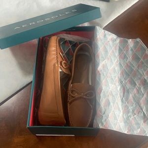 NWB - AEROSOLES BROOKHAVEN LOAFERS - TAN LEATHER
